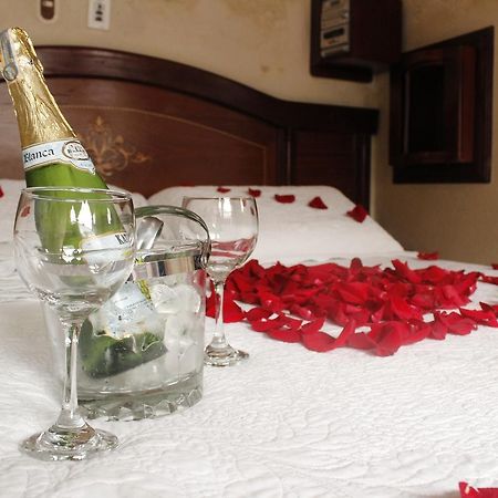 Motel Piramides De Cristal Bogota Ngoại thất bức ảnh