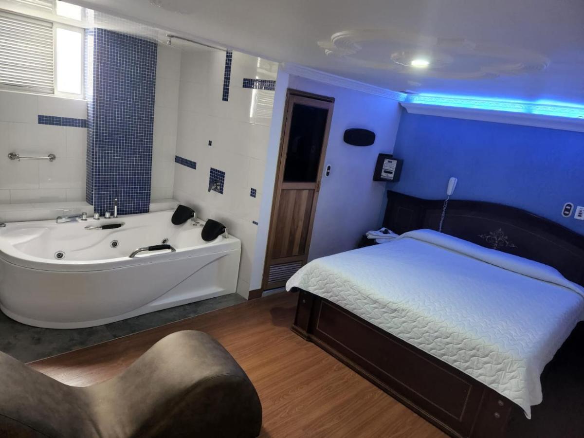 Motel Piramides De Cristal Bogota Ngoại thất bức ảnh