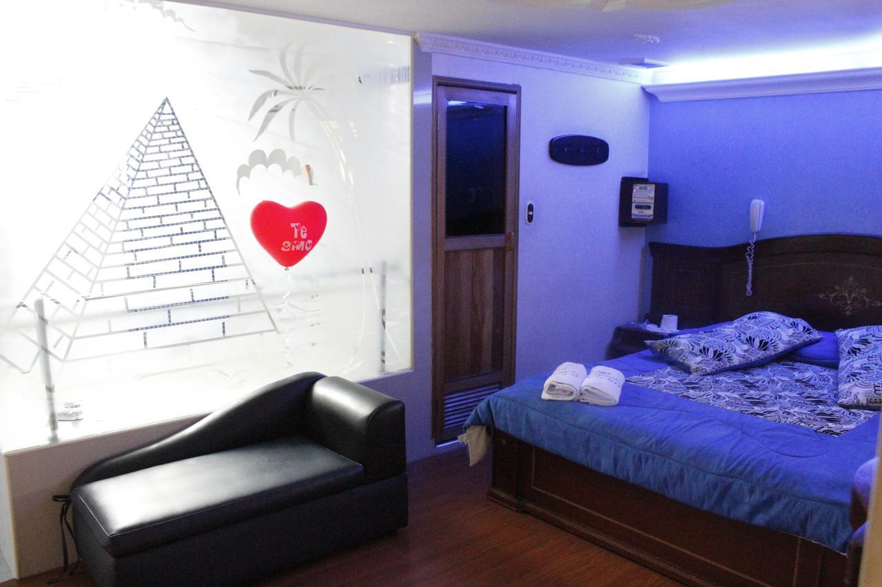 Motel Piramides De Cristal Bogota Ngoại thất bức ảnh