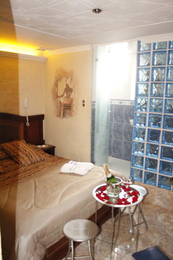 Motel Piramides De Cristal Bogota Ngoại thất bức ảnh