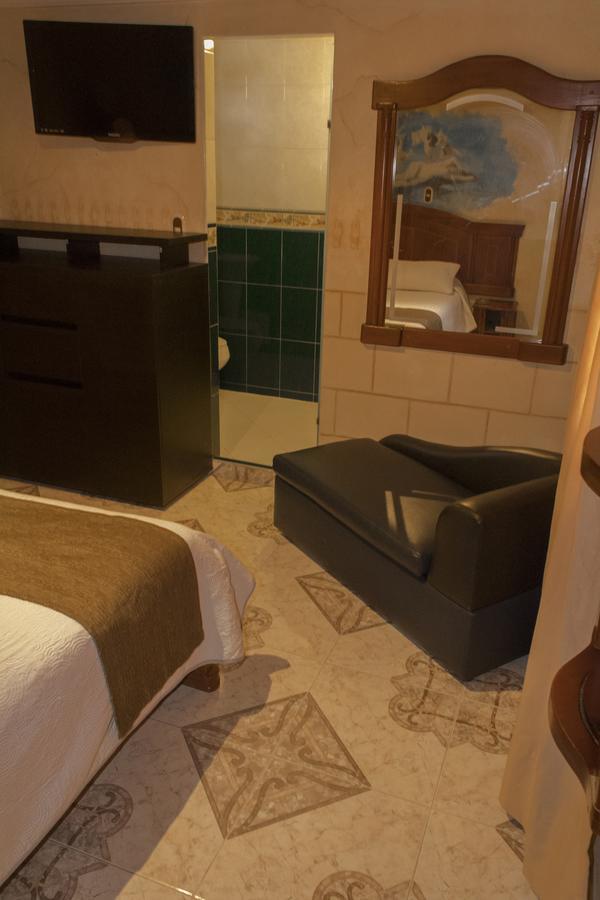 Motel Piramides De Cristal Bogota Ngoại thất bức ảnh